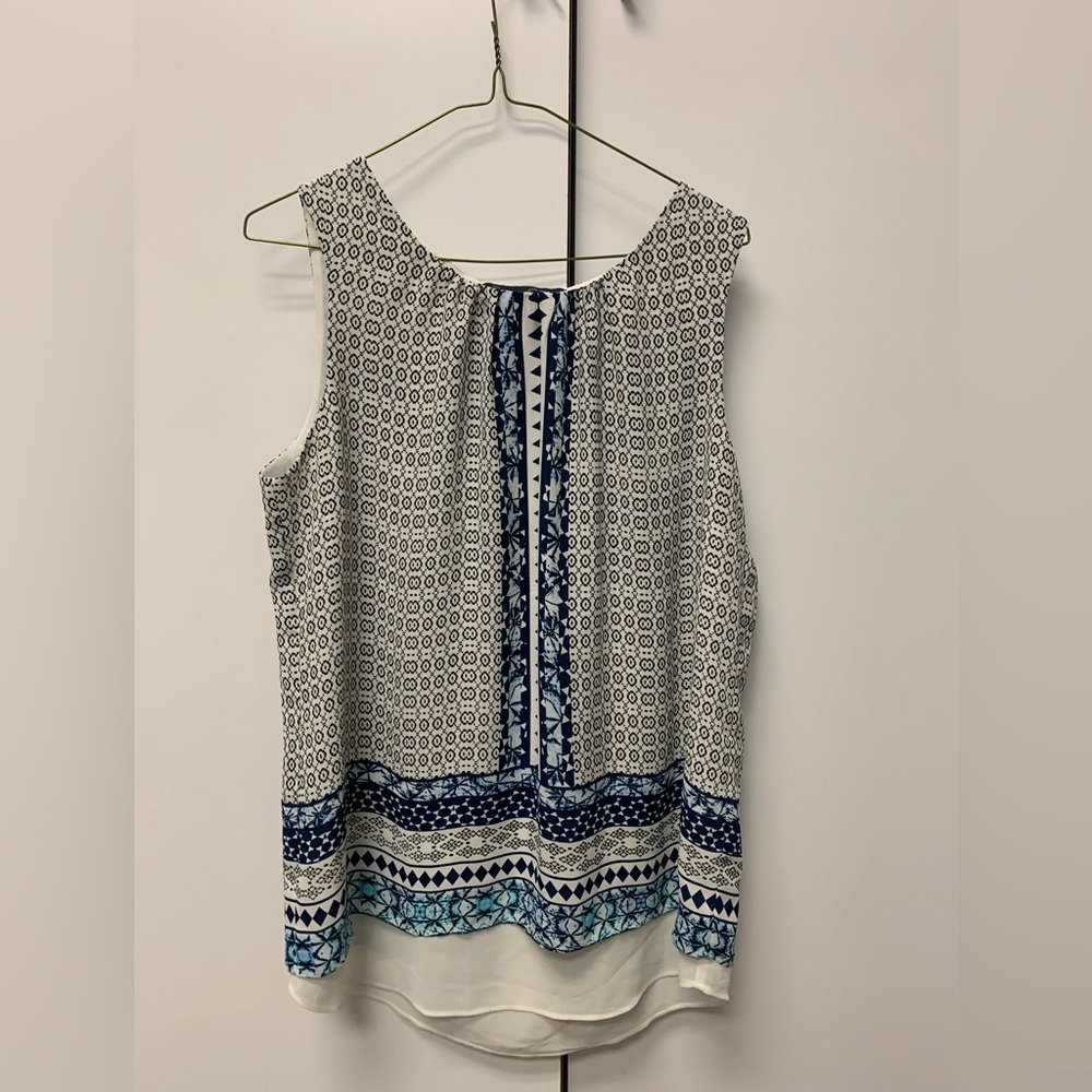 Sleeveless large blouse
